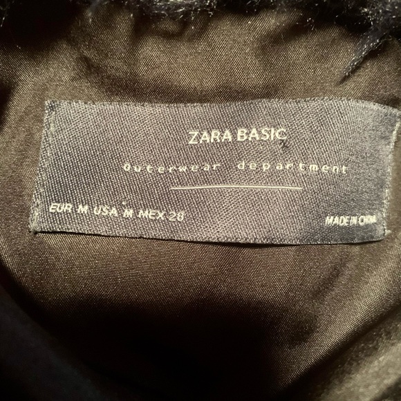 Navy Zara faux fur vest. Size M (easily fits L). Excellent condition. - Picture 5 of 5